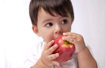 婴儿宝宝吃水果要注意什么