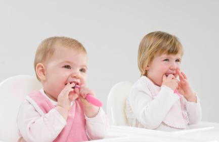 新生婴儿可以喝鲜牛奶吗？