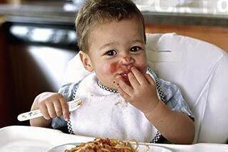 四个月的宝宝如何添加辅食