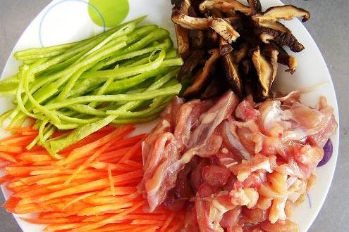 三色鸡丝的做法