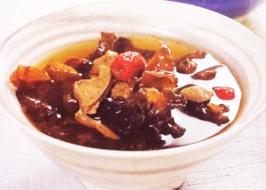 红枣木耳肉片汤
