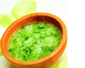 四个月大的小宝贝的营养辅食