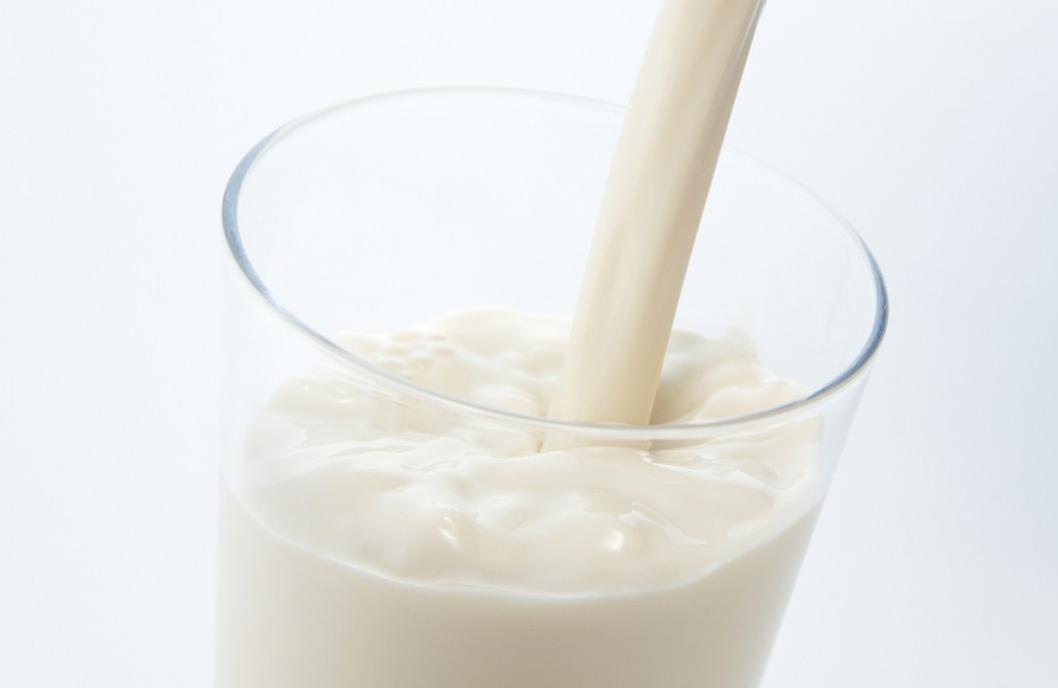宝宝喝牛奶禁忌：2-5岁的小孩每天牛奶最多两杯