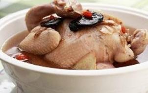 何首乌炖鸡