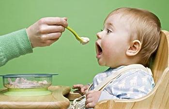 婴儿饮食禁忌：半岁内宝宝不适宜吃蛋清