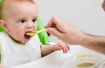 妈妈千万不要嚼过食物再给宝宝吃