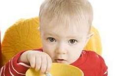 宝宝是先吃饭还是先喝奶呢？