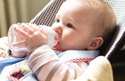 专家提醒：奶粉适合宝宝最好 切莫盲目追随热门洋奶粉