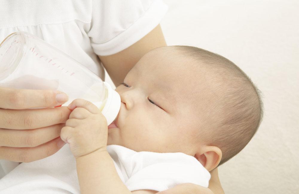 婴儿喂奶时间 注意睡前最好别喂奶