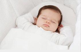 明一奶粉育儿专家教你从睡相看宝宝健康