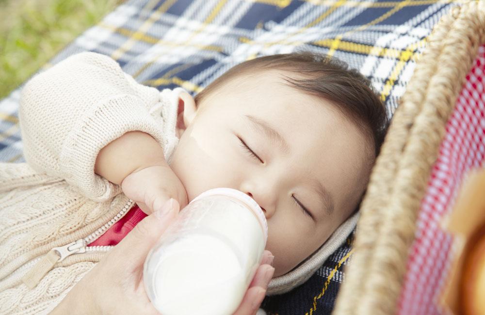 专家建议：母乳和配方奶粉合理搭配混合喂养