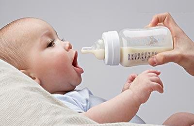 宝宝吃奶太少怎么办？