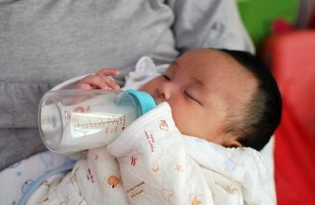 母乳喂养10个不当损害宝宝健康