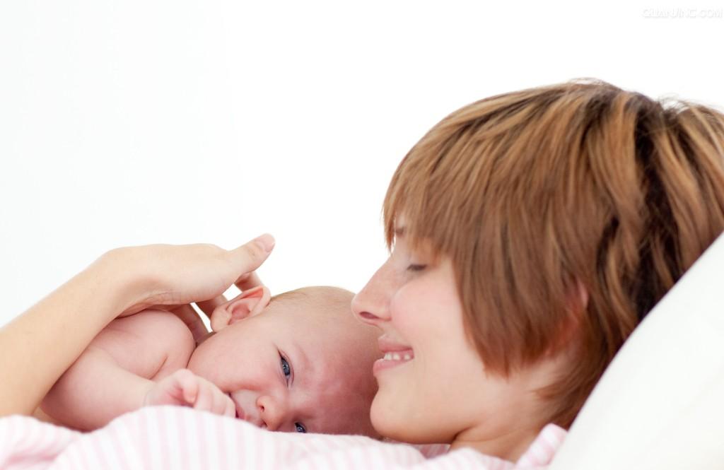 母乳喂养 成就健康宝宝