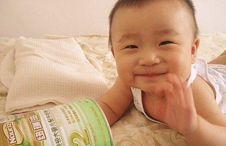 纽瑞滋奶粉专家提醒：宝宝夏天没胃口 口味清淡是关键