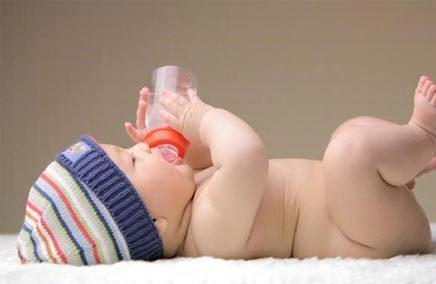 谨慎：婴儿不宜食用高蛋白奶粉