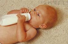 如何判断要给宝宝补充配方奶粉