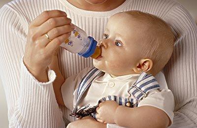 人工喂养 如何避免宝宝吐奶？