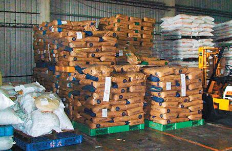 台湾公司用过期变质黑心奶粉制乳品 10吨流市面