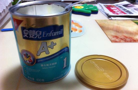 美赞臣奶粉惊现头发 厂家称无质量问题拒退