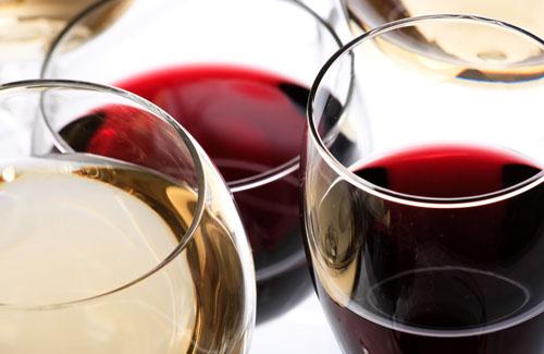 秋季养生喝一杯葡萄酒 补充维生素和矿物质