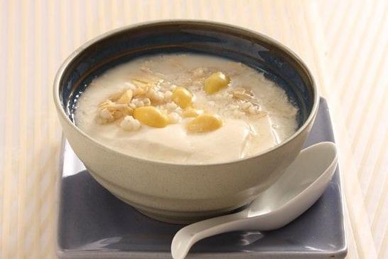 秋季养生：秋天喝什么糖水润肺？