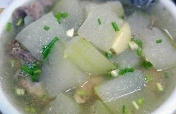 夏至消暑汤品：冬瓜豆腐排骨汤