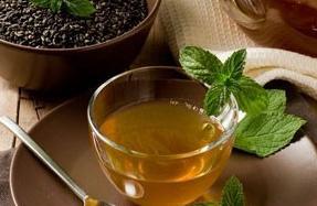 绿茶加冰糖可舒缓咽喉炎