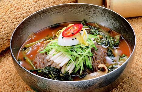 特色韩国料理：牛肉冷汤面