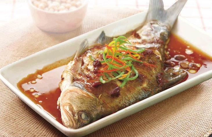 春季家常菜：黄豆酱蒸鱼的做法