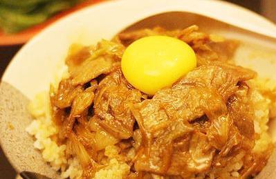日本料理：大葱豚肉丼的做法