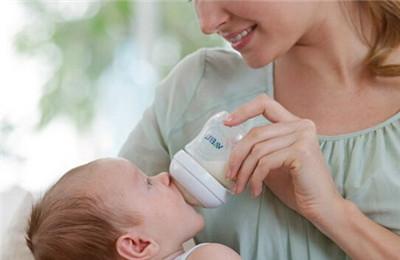 宝宝不喜欢吃母乳的七大原因