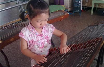 孩子学古筝，慢慢来