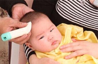 初生婴儿什么时候理发 婴儿理发的十个问题