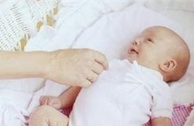 怎么给新生儿穿衣服