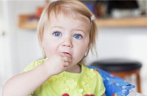 该不该给孩子吃零食 专家：孩子应该吃零食