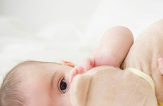 新生儿喂养护理知识