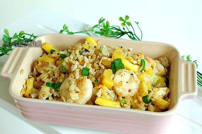 儿童开胃食谱—凤梨虾仁炒饭