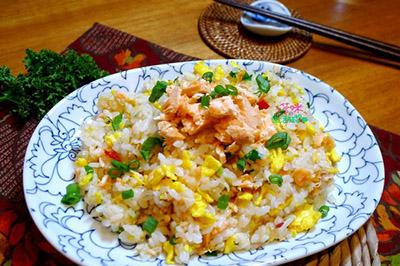 儿童营养餐推荐—蛋香鲑鱼炒饭