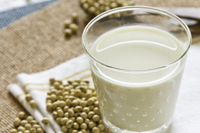 小孩喝豆浆会早熟吗