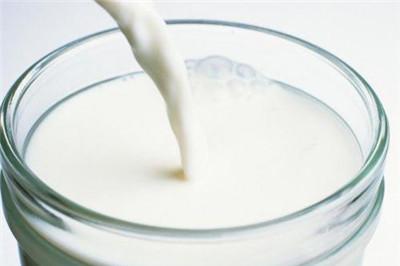 奶粉冲泡后有层奶皮是好奶粉吗