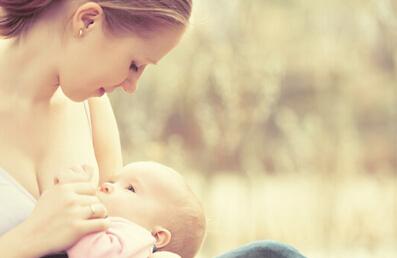 宝宝秋季腹泻该不该吃母乳