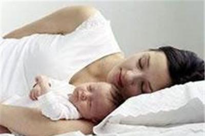 产褥感染产妇宜取的体位跟预防治疗措施