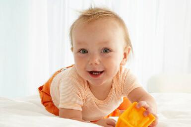 儿童秋季嘴唇干裂吃什么维生素