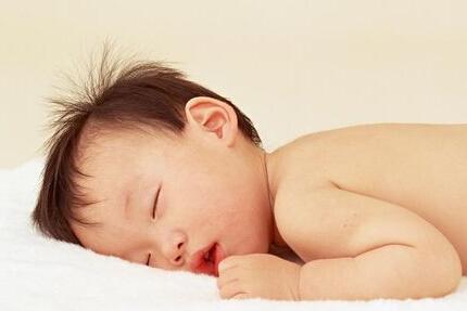 宝宝白天睡觉时间短怎么办