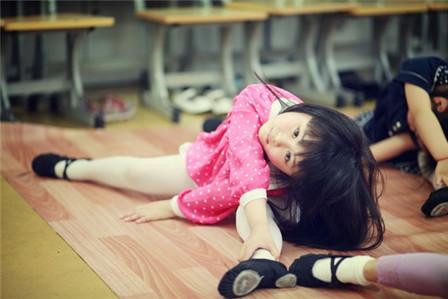 劈叉对女孩子的好处