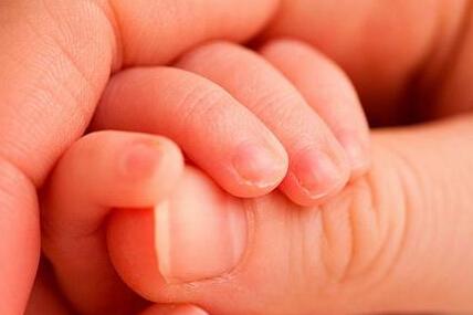 宝宝指甲分层脱落怎么回事