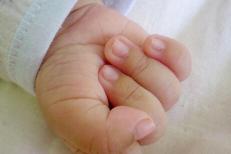 宝宝指甲是什么颜色