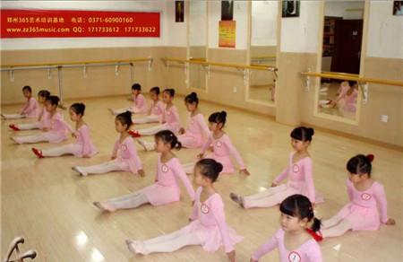 小孩学跳舞在家如何练习