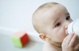 英国专家建议：两岁以上大宝宝宜喝半脱脂奶